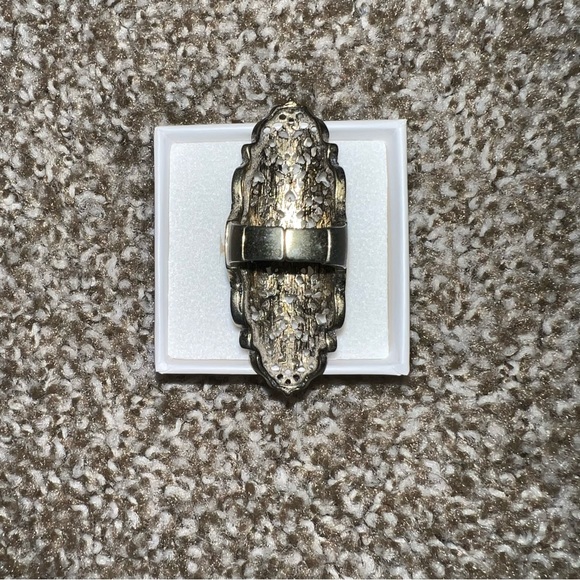 Claire’s Gold/Bronze Colored Elastic Band Ring - Picture 3 of 3